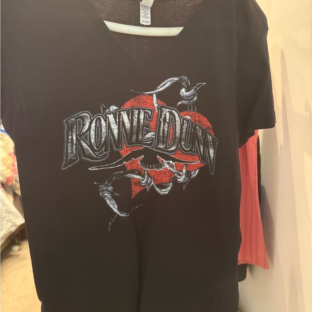 Ronnie Dunn Concert Black V-Neck Top